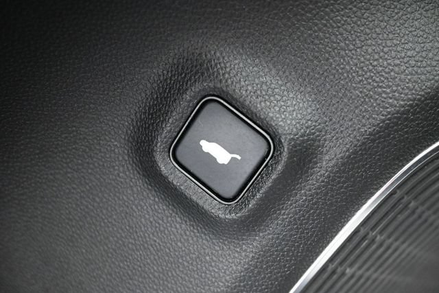Used 2023 Acura MDX w/ Advance Package AWD/4WD image 16