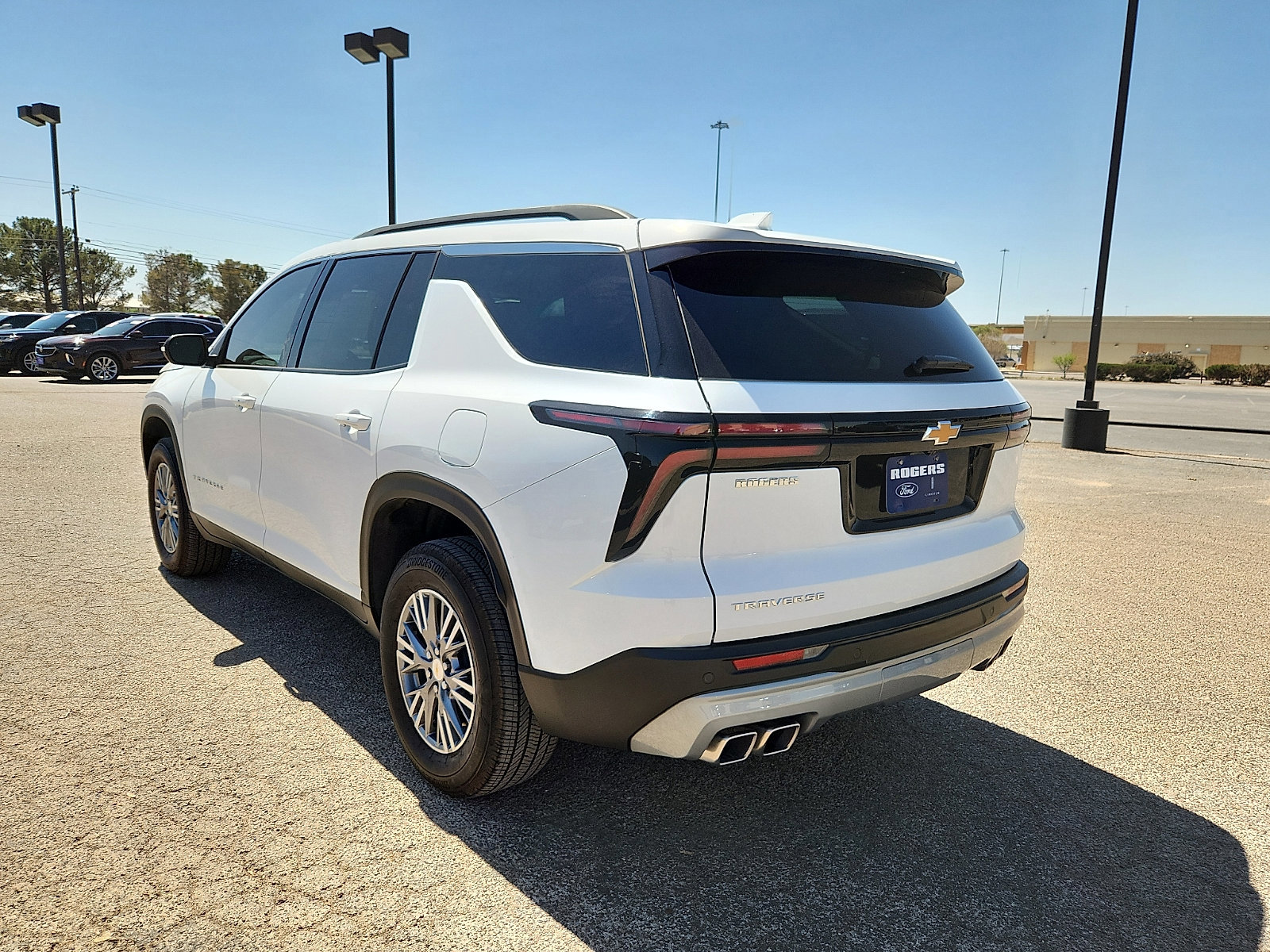Used 2025 Chevrolet Traverse LT image 3
