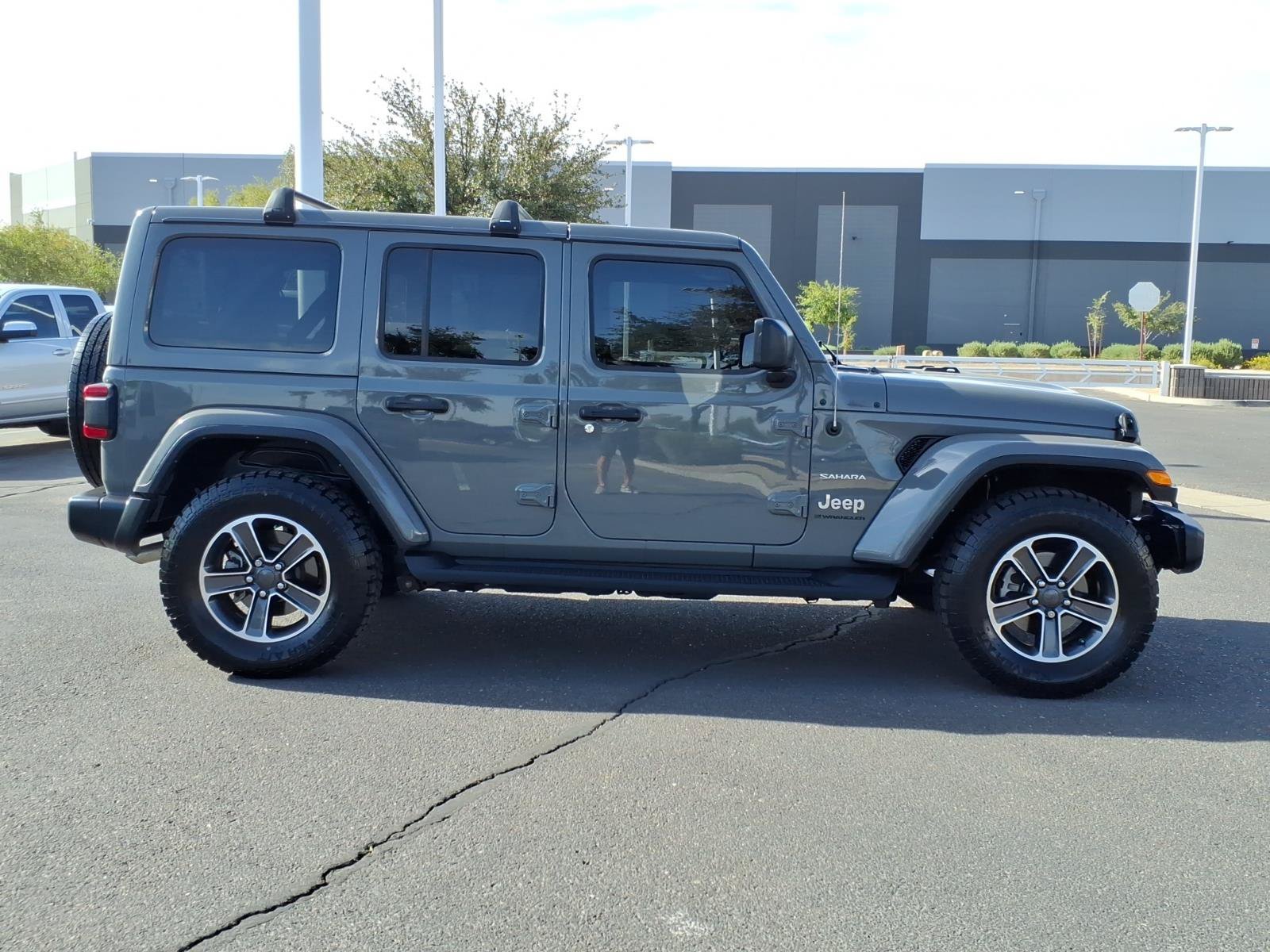Used 2023 Jeep Wrangler Unlimited Sahara w/ LED Lighting Group AWD/4WD image 6