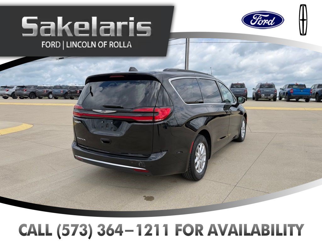 Used 2022 Chrysler Pacifica Touring-L FWD image 5