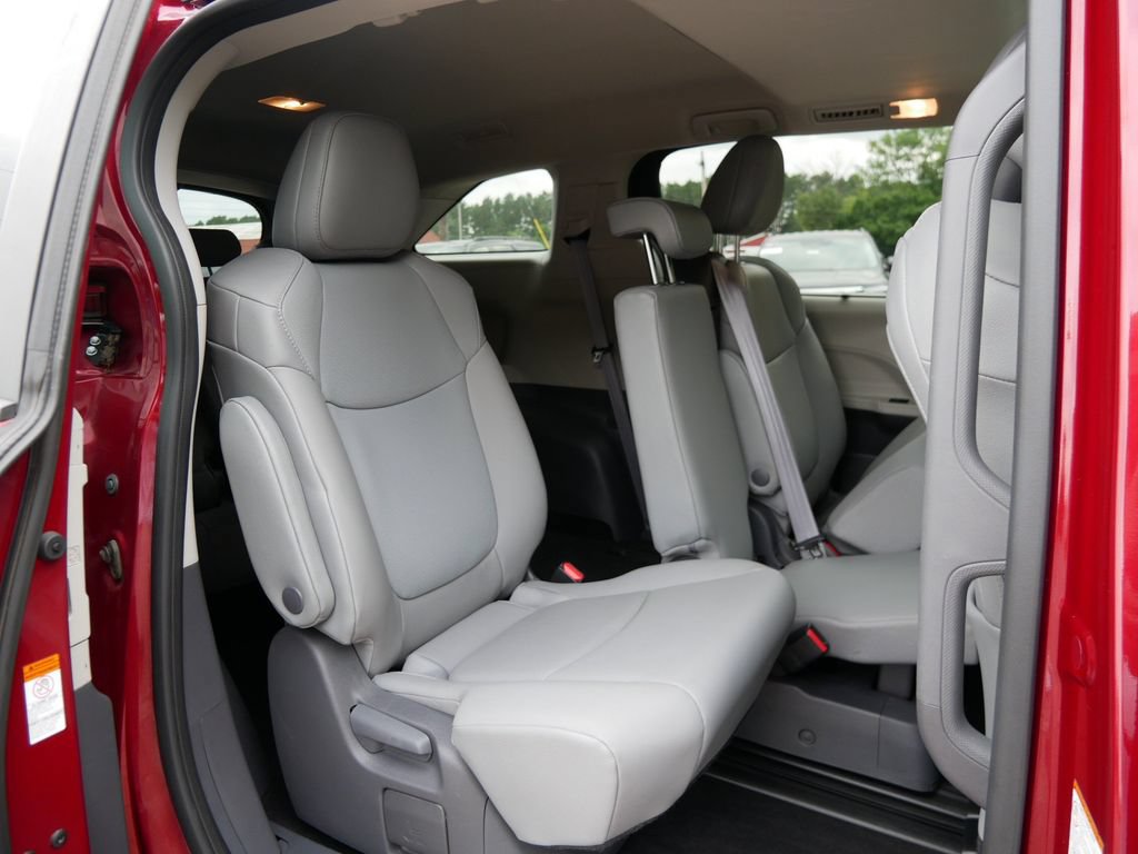 Used 2021 Toyota Sienna XLE w/ XLE Plus Package FWD image 9