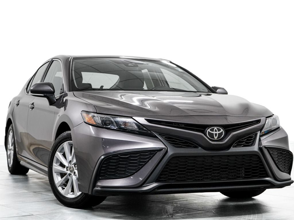 Used 2024 Toyota Camry SE FWD image 3