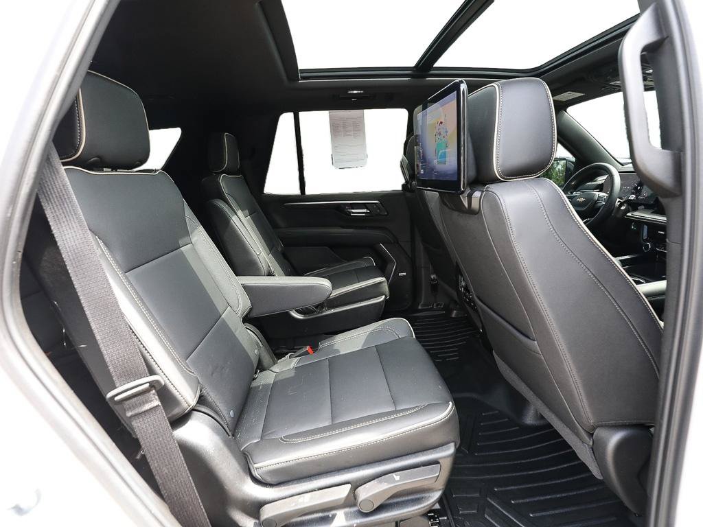Used 2025 Chevrolet Tahoe Premier AWD/4WD image 23