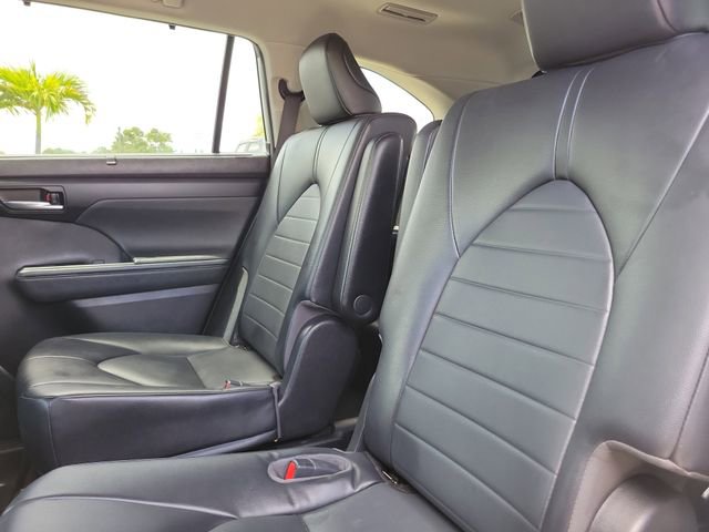 Used 2022 Toyota Highlander XLE image 9