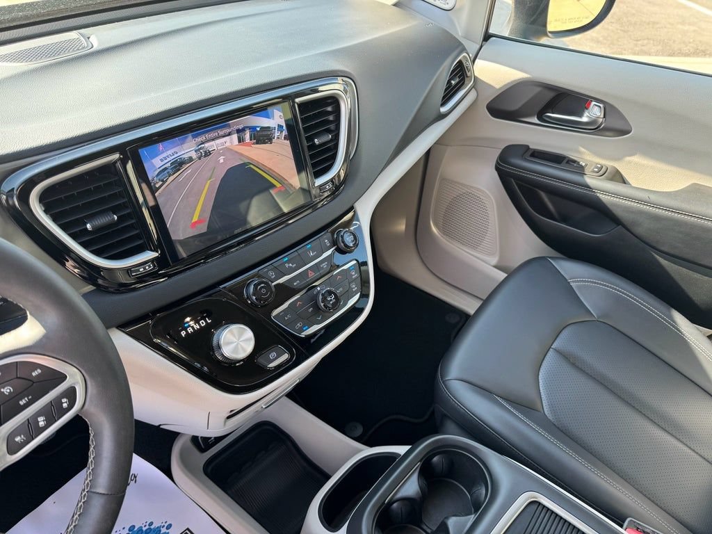 Used 2023 Chrysler Pacifica Touring-L FWD image 29