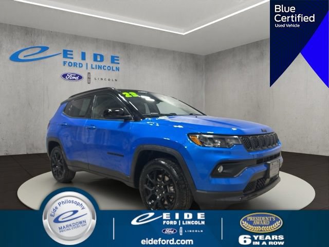 Used 2023 Jeep Compass Latitude w/ Convenience Group AWD/4WD image 1