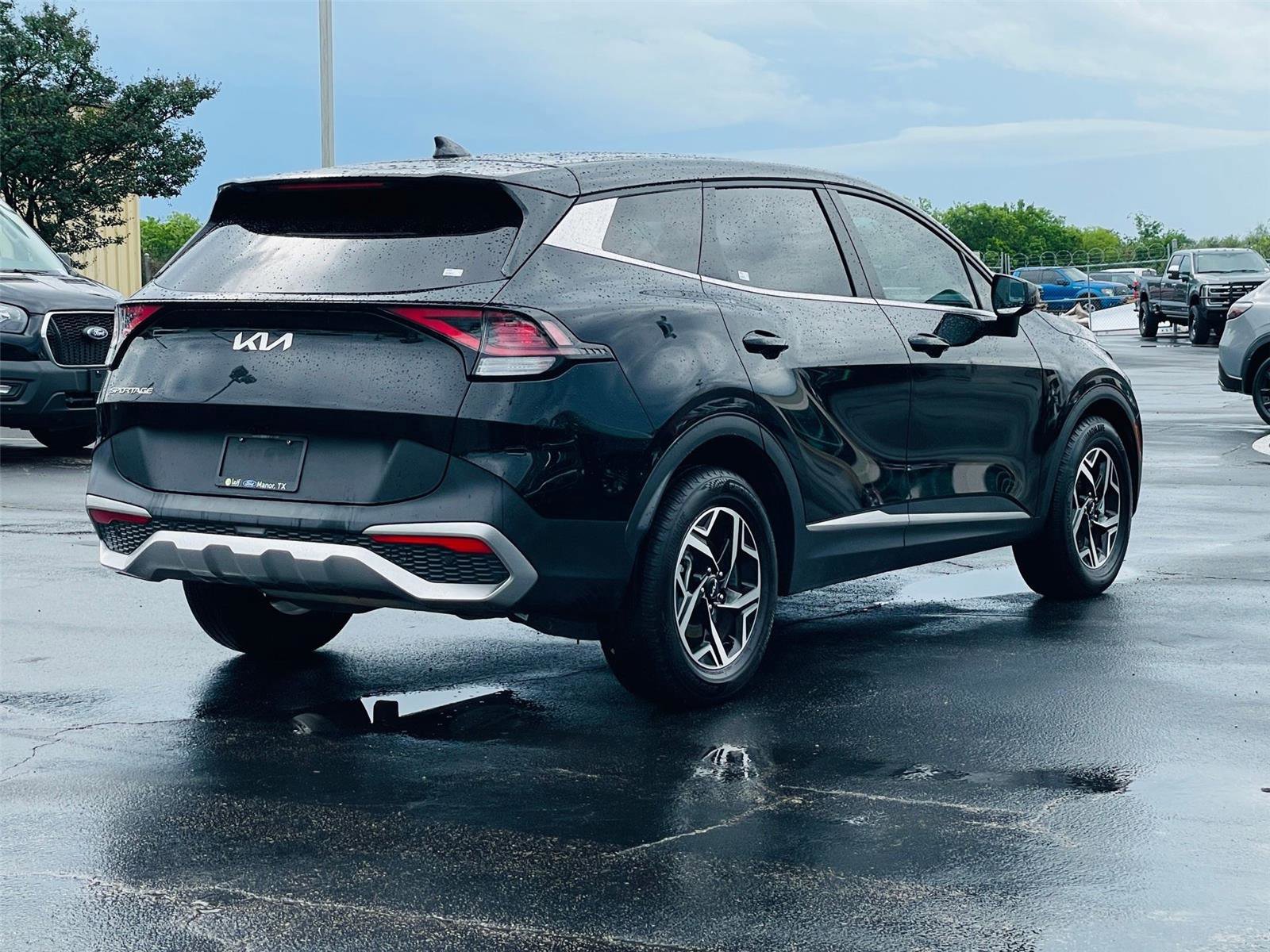 Used 2023 Kia Sportage LX FWD image 3