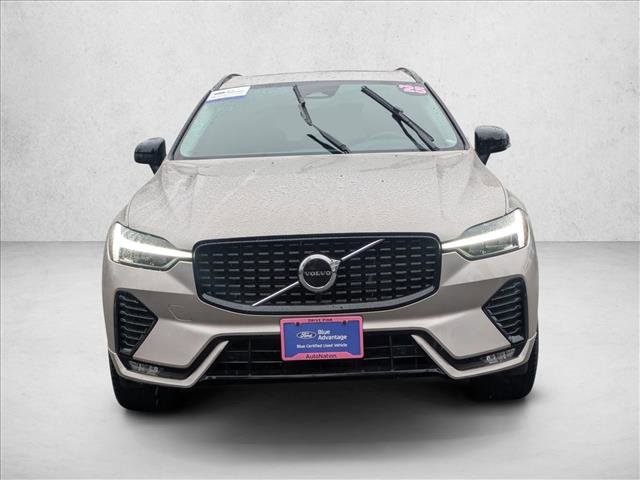 Used 2025 Volvo XC60 B5 Core image 2