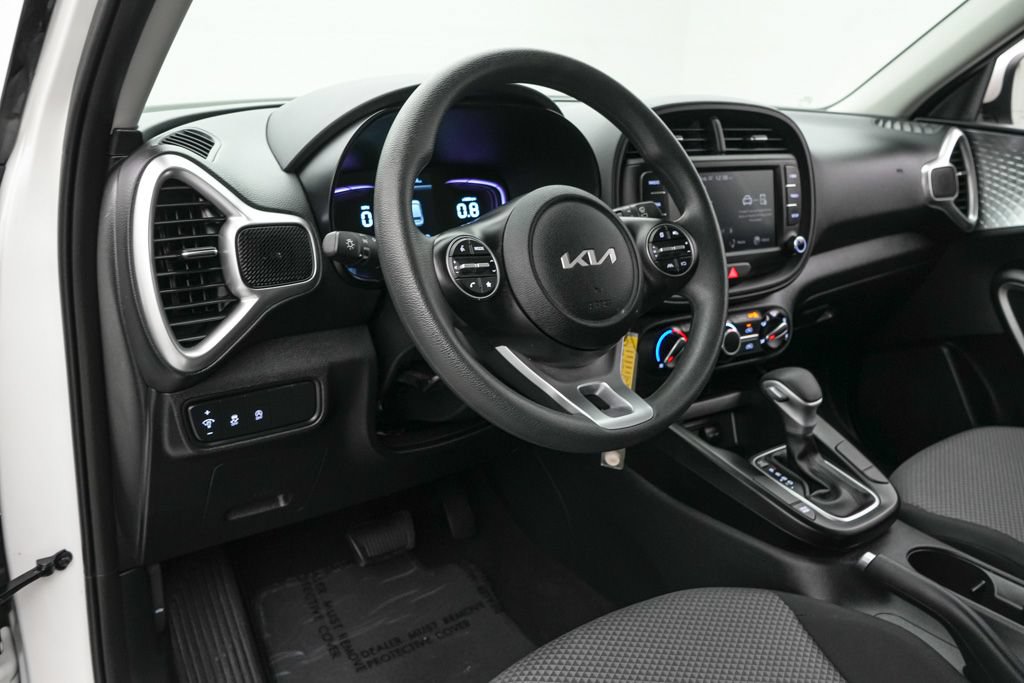 Used 2025 Kia Soul LX w/ LX Technology Package FWD image 12