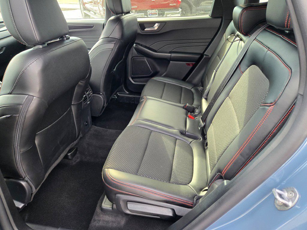 Certified 2025 Ford Escape ST-Line AWD/4WD image 15