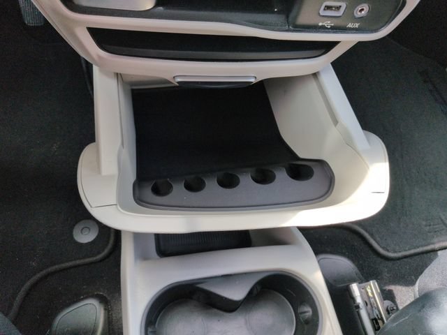 Used 2017 Chrysler Pacifica Touring w/ Tire & Wheel Group FWD image 41