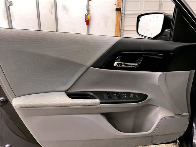 Used 2017 Honda Accord LX image 22