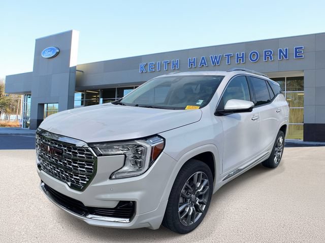 Used 2024 GMC Terrain Denali AWD/4WD image 3
