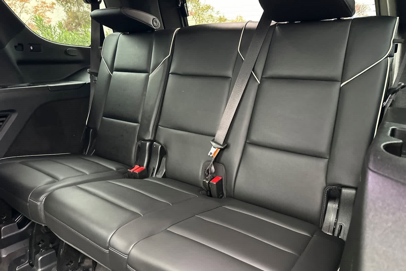 Used 2022 Cadillac Escalade Premium Luxury image 16