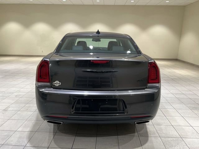 Used 2022 Chrysler 300 Touring L image 3
