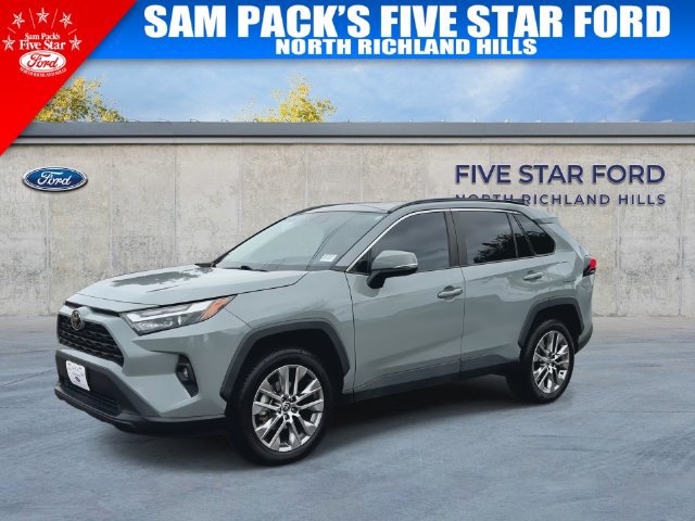 Used 2022 Toyota RAV4 XLE Premium FWD image 4