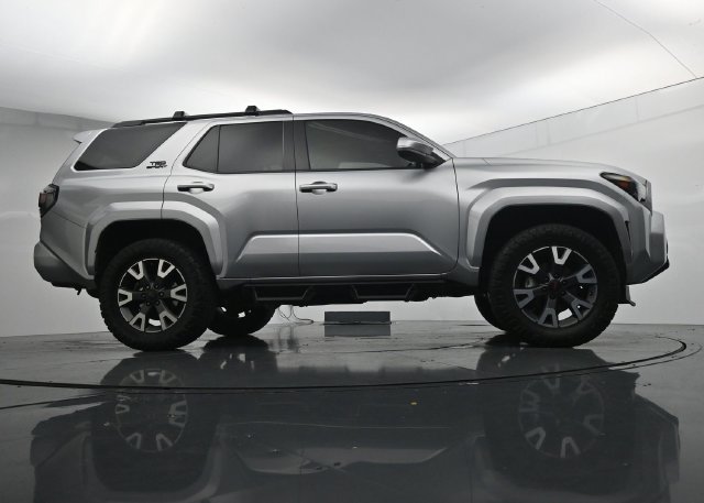 Used 2025 Toyota 4Runner TRD Sport AWD/4WD image 38