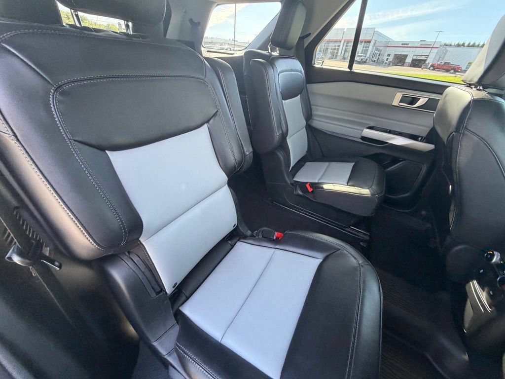 Certified 2023 Ford Explorer XLT w/ Equipment Group 202A AWD/4WD image 39