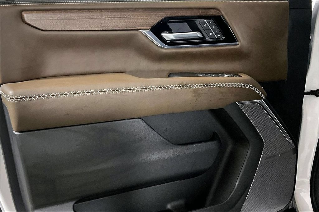 Used 2025 GMC Yukon Denali Ultimate AWD/4WD image 18