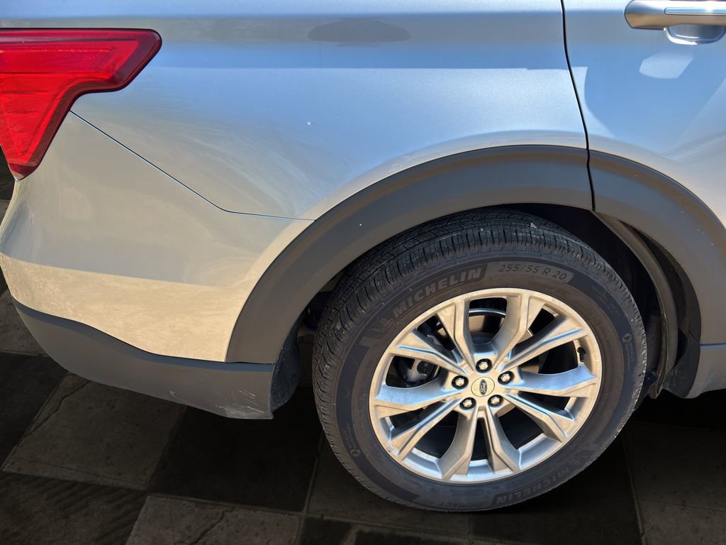 Certified 2022 Ford Explorer Limited w/ Equipment Group 301A image 8