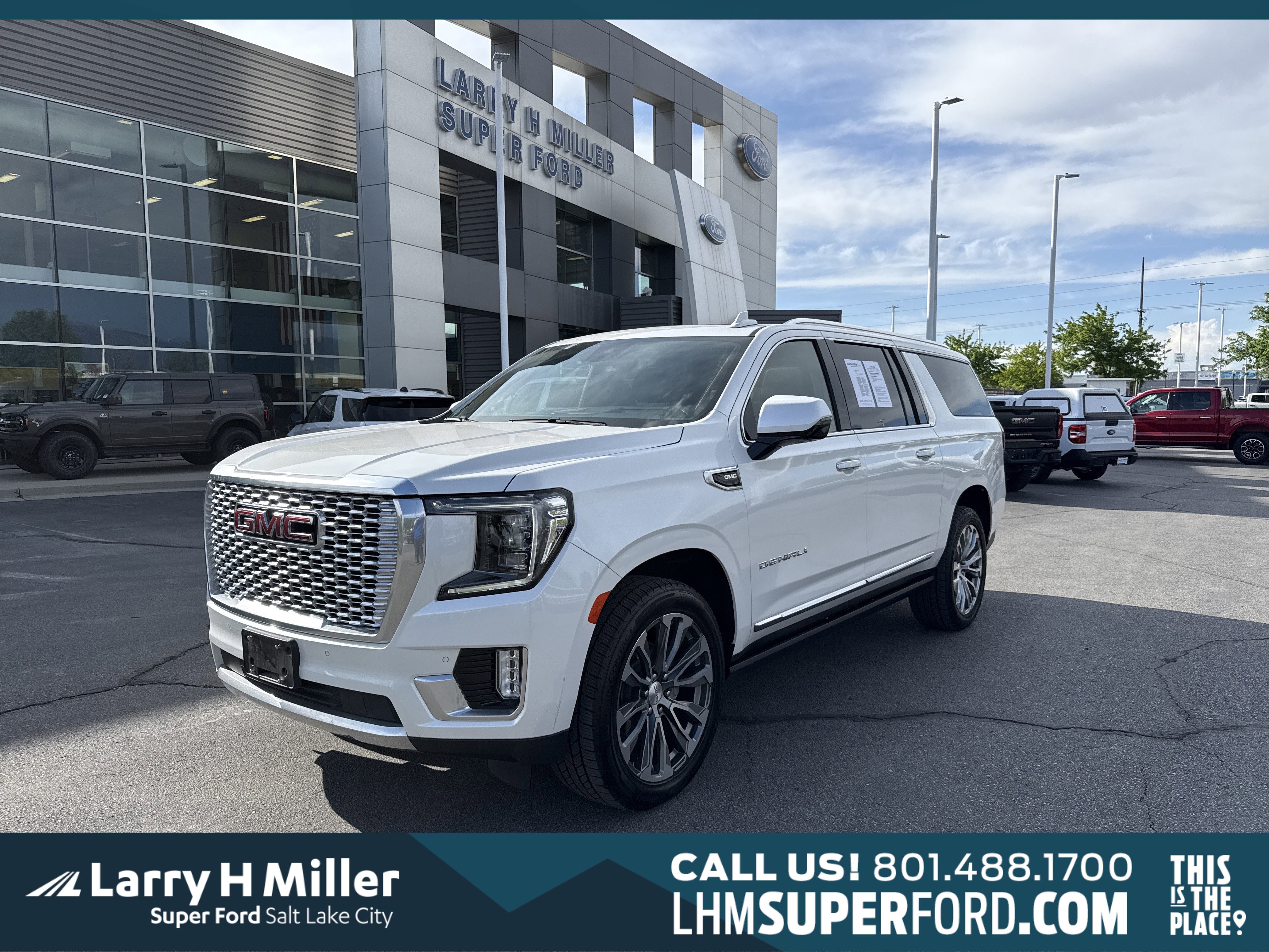 Used 2023 GMC Yukon XL Denali AWD/4WD image 1