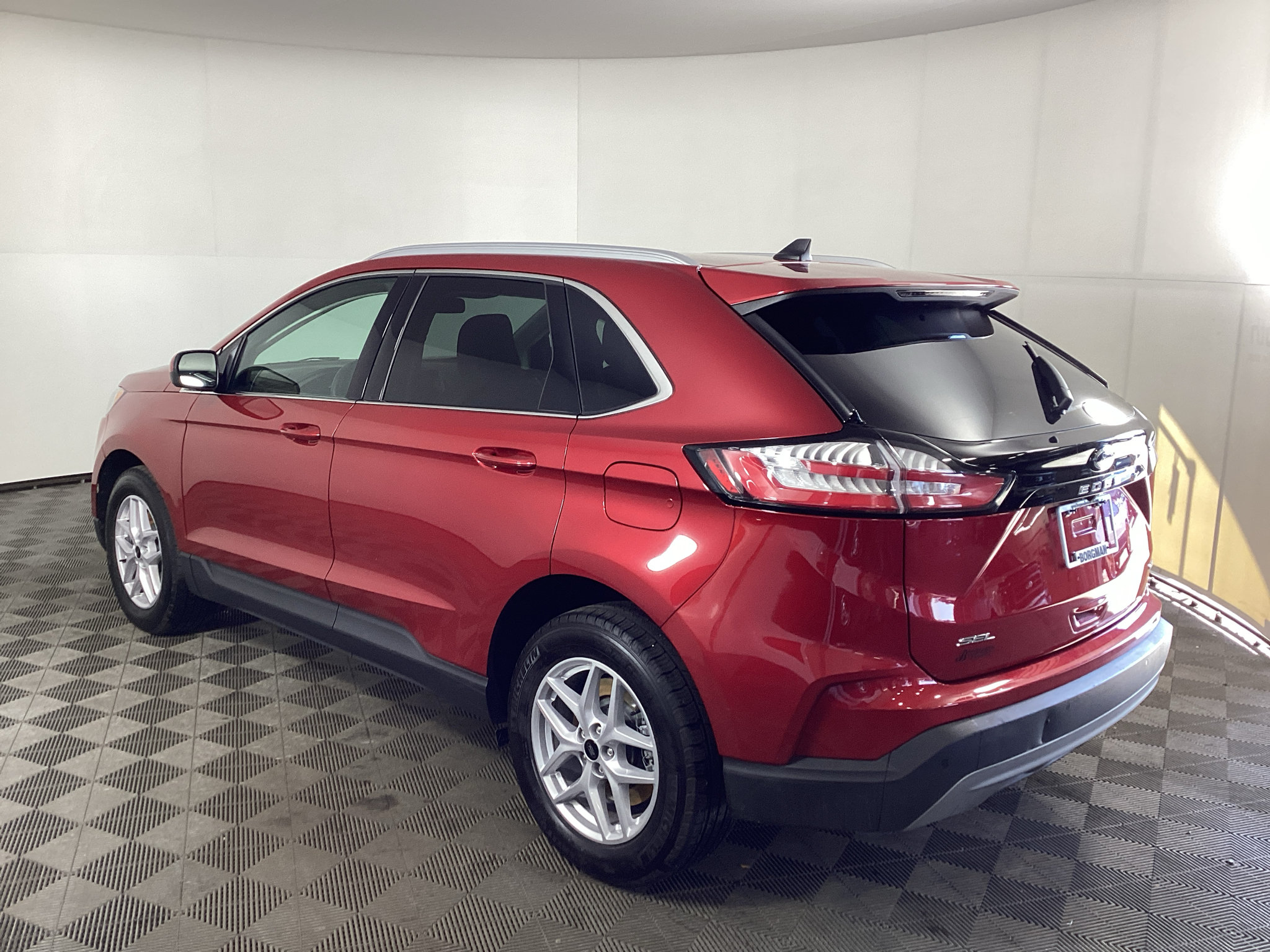 Certified 2024 Ford Edge SEL w/ Convenience Package AWD/4WD image 4