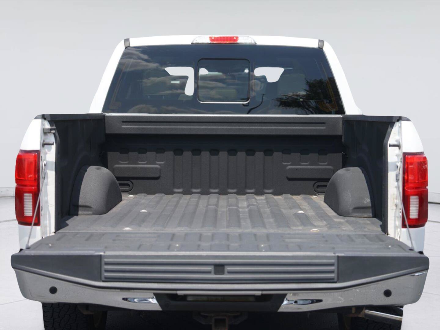 Certified 2018 Ford F150 Lariat w/ Equipment Group 502A Luxury AWD/4WD image 32