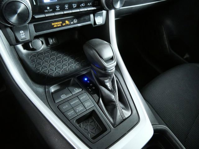 Used 2019 Toyota RAV4 LE AWD/4WD image 20