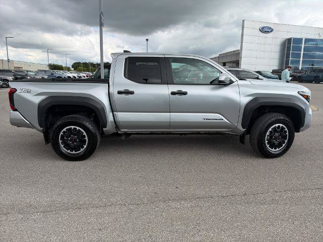 Used 2024 Toyota Tacoma TRD Off-Road AWD/4WD image 4