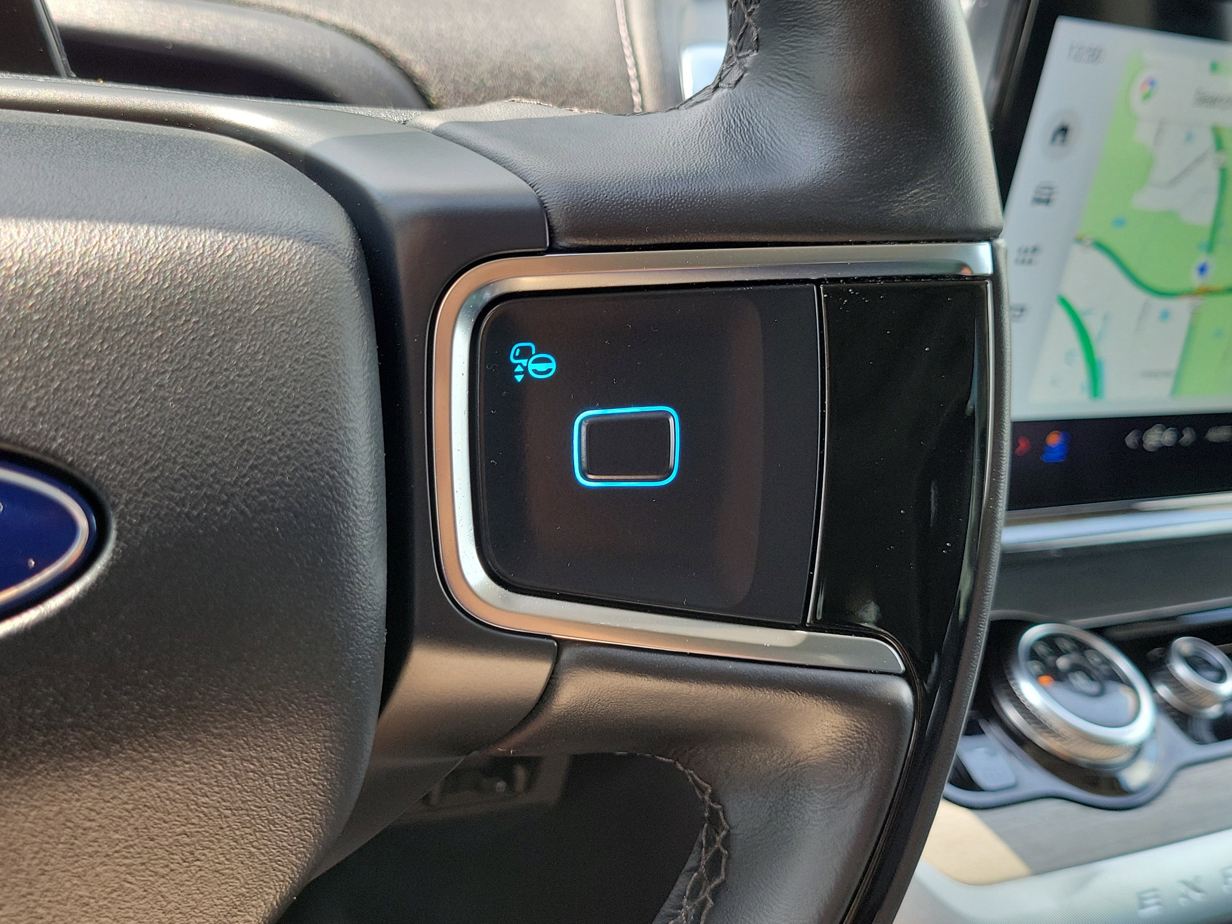 Certified 2025 Ford Expedition Platinum image 25