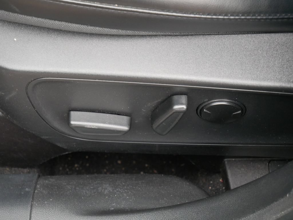 Certified 2025 Ford Escape ST-Line AWD/4WD image 19