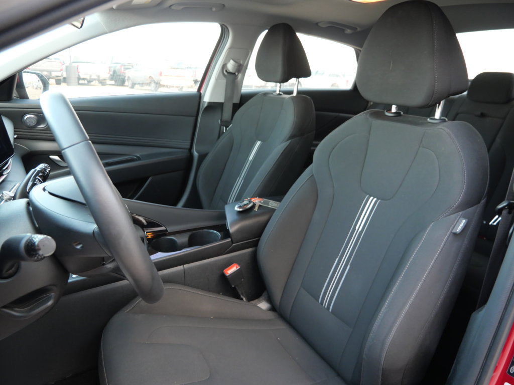 Used 2025 Hyundai Elantra SEL FWD image 15