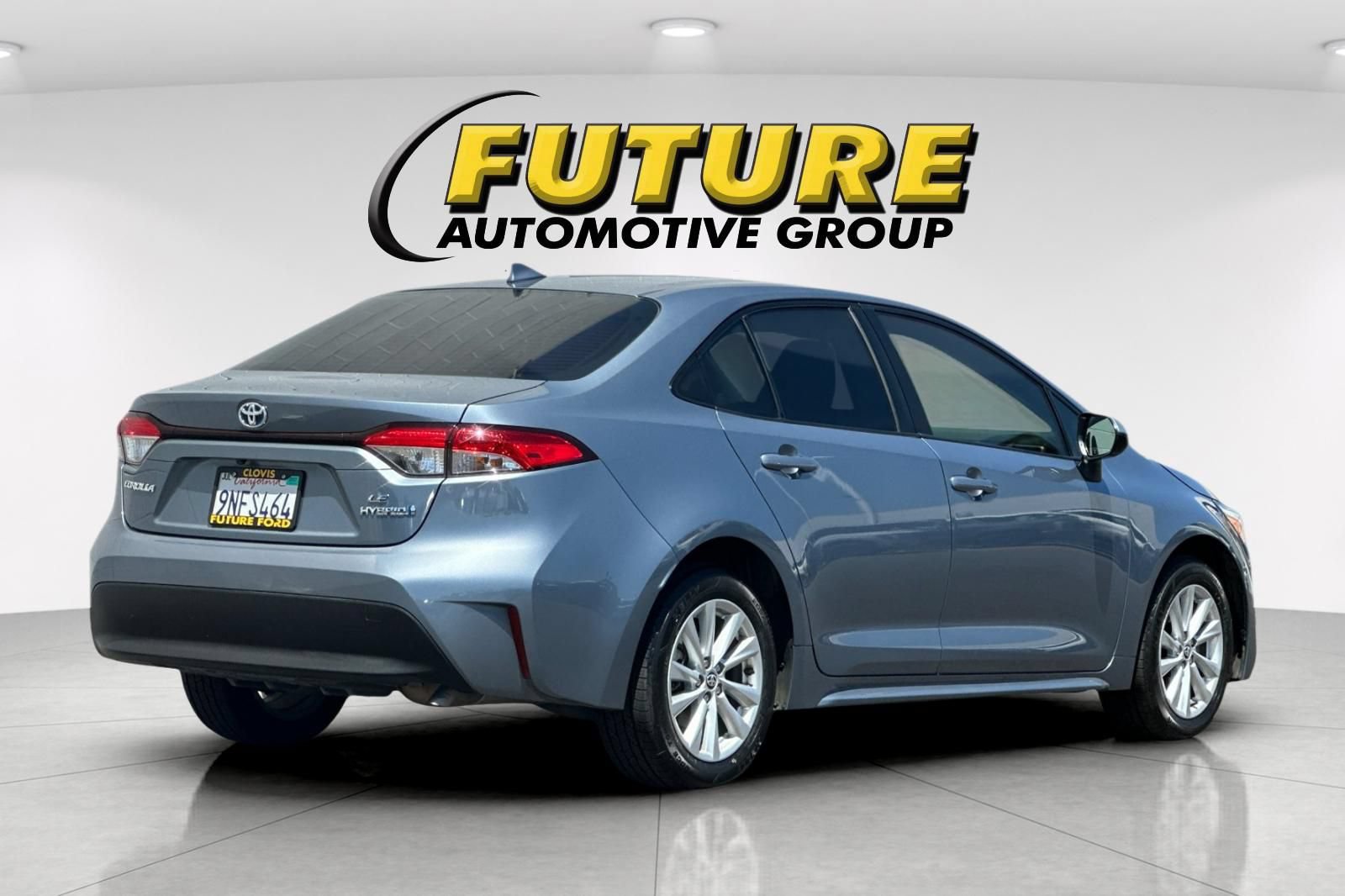 Used 2024 Toyota Corolla LE w/ LE Convenience Package FWD image 3