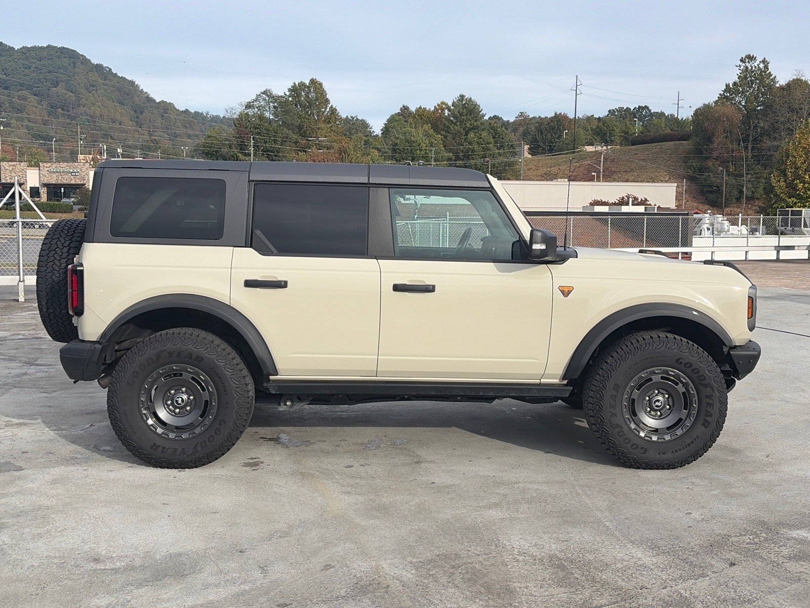Certified 2025 Ford Bronco Badlands AWD/4WD image 2
