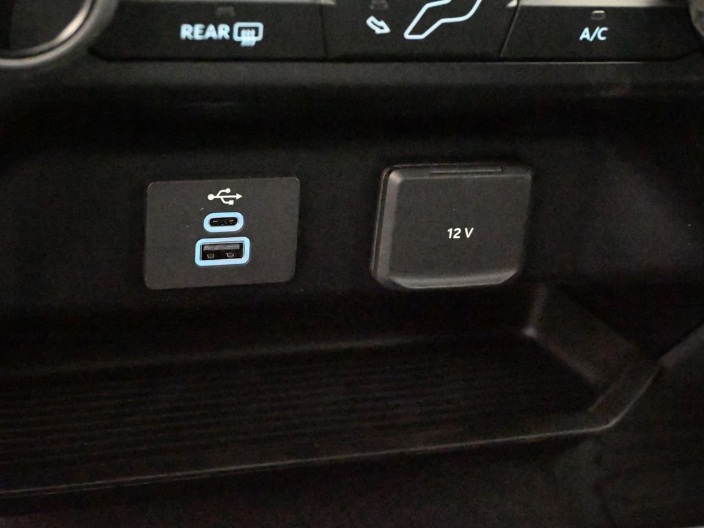 Certified 2024 Ford F250 XLT w/ FX4 Off-Road Package image 18