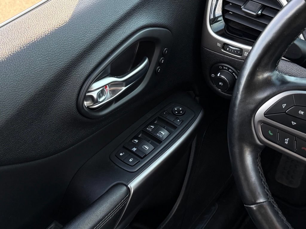 Used 2020 Jeep Cherokee Limited AWD/4WD image 10