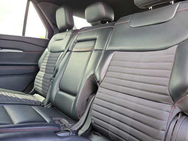 Certified 2025 Ford Explorer ST-Line w/ ST-Line Street Pack AWD/4WD image 9