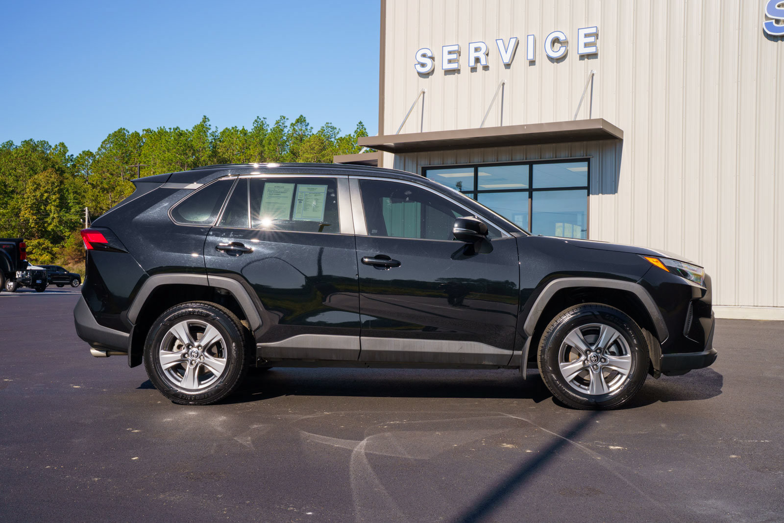 Used 2024 Toyota RAV4 XLE w/ Convenience Package FWD image 8