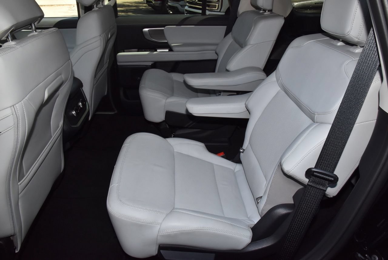 Certified 2025 Ford Expedition Platinum AWD/4WD image 14
