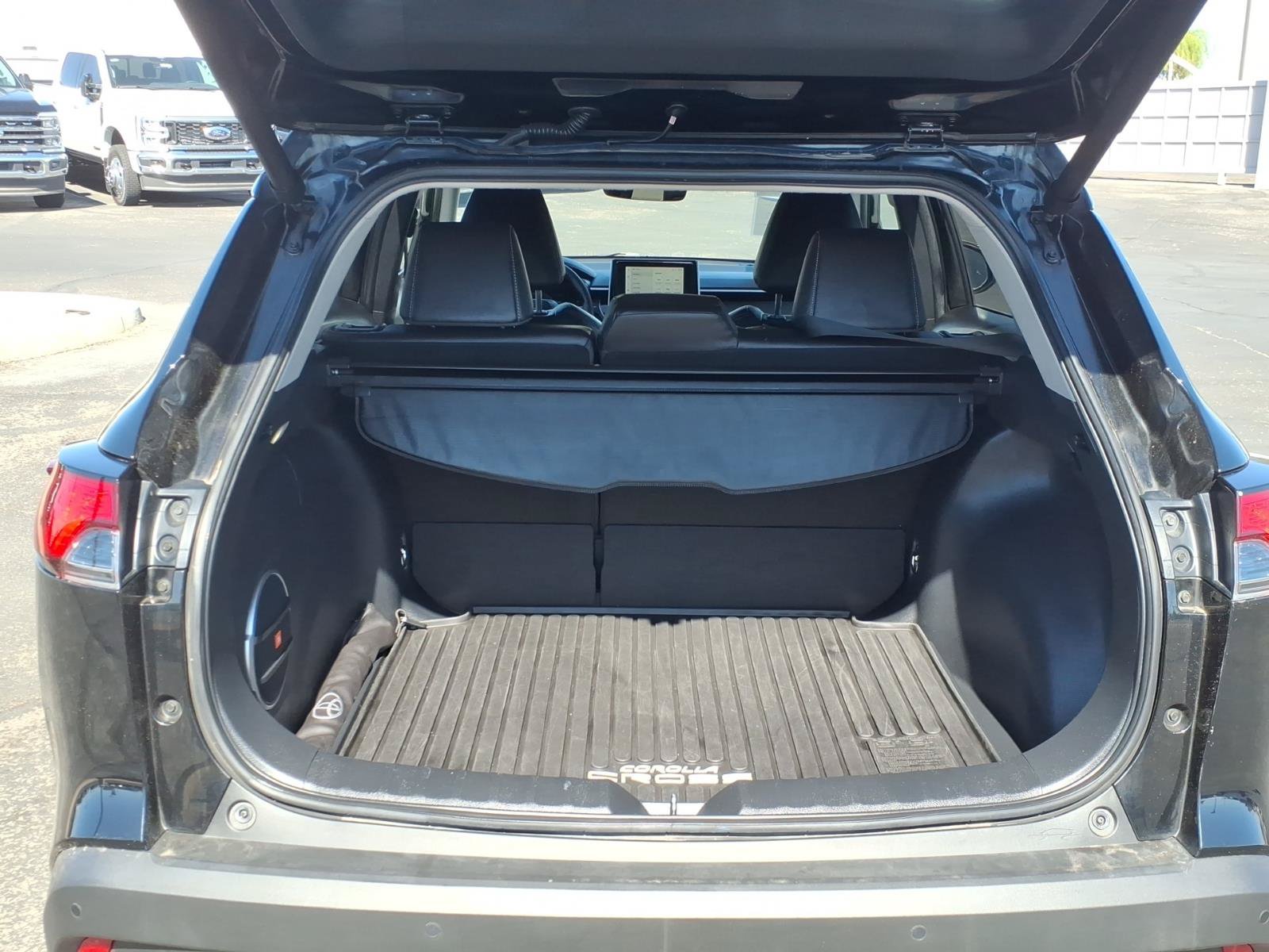 Used 2023 Toyota Corolla Cross XLE w/ Convenience Package FWD image 16