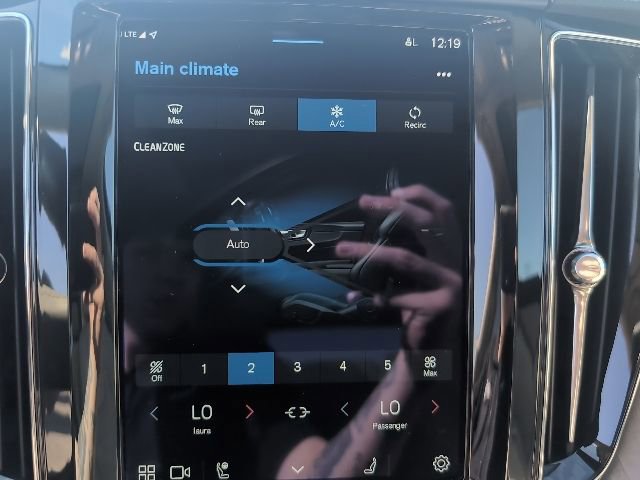 Used 2023 Volvo XC60 B5 Plus image 21