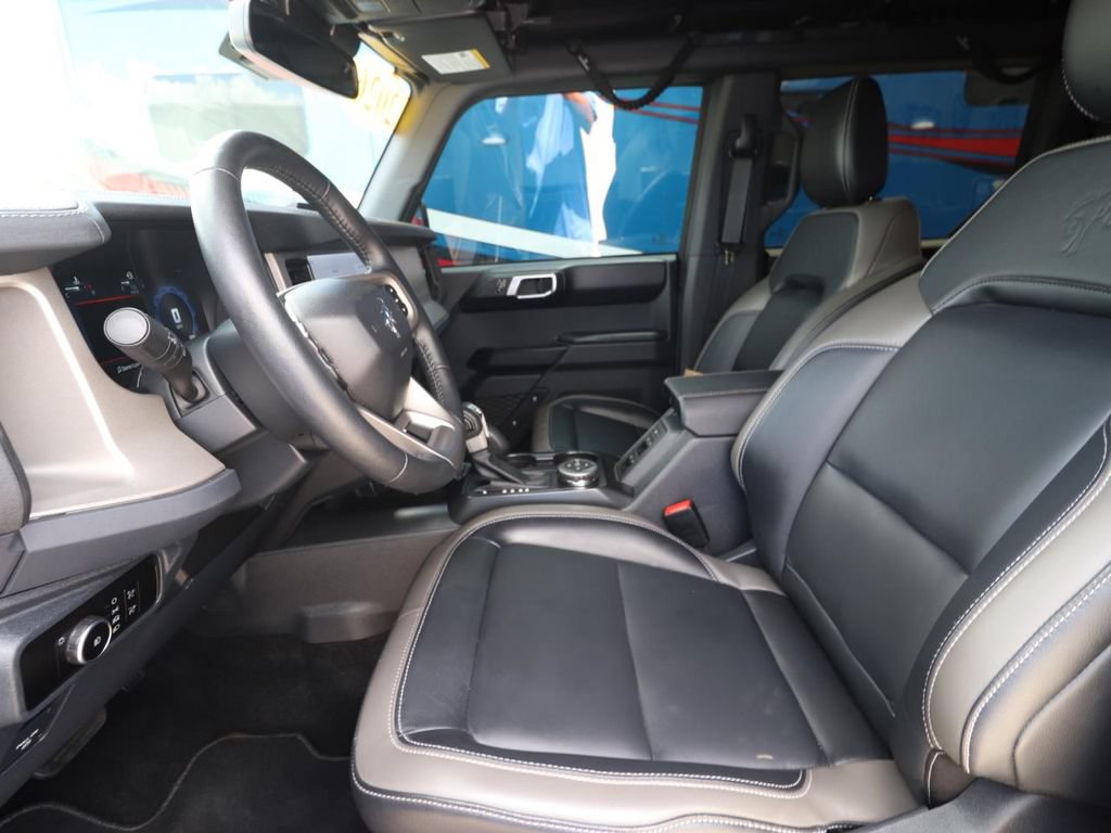 Certified 2025 Ford Bronco Outer Banks w/ Sasquatch Package AWD/4WD image 2