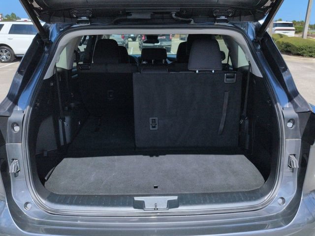 Used 2023 Toyota Highlander LE FWD image 13