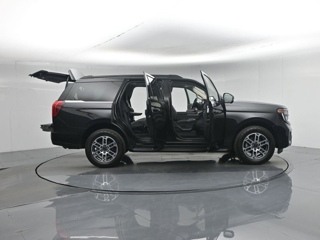 Certified 2025 Ford Expedition Active AWD/4WD image 5