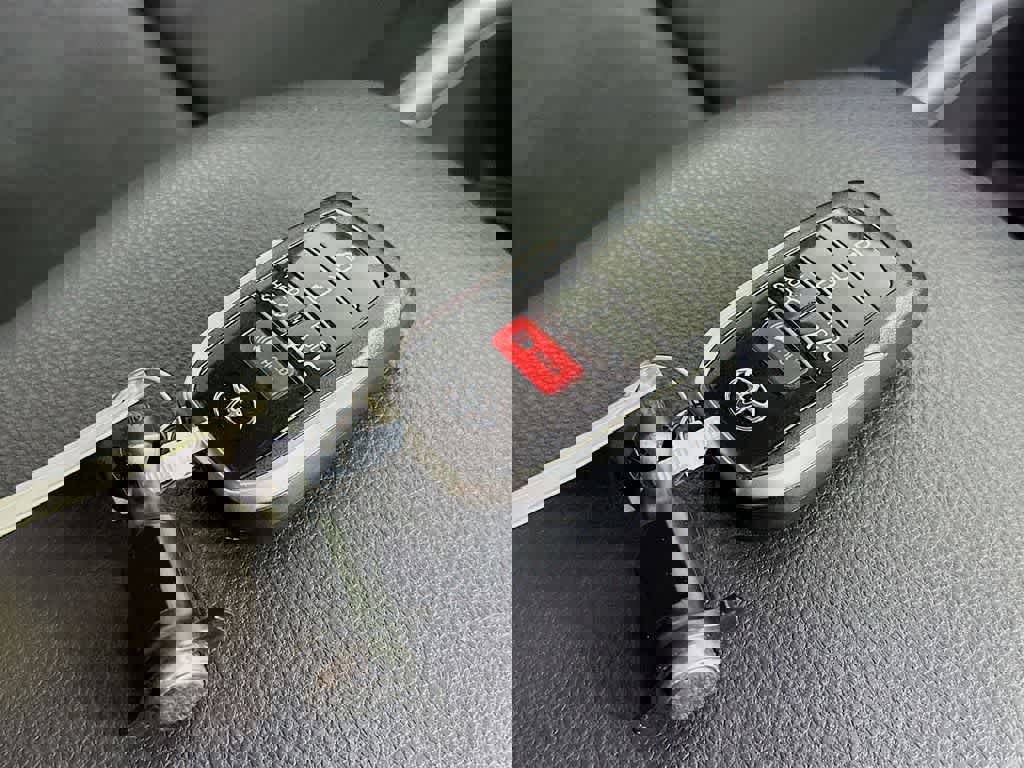 Used 2023 Toyota RAV4 SE w/ Weather & Moonroof Package image 25