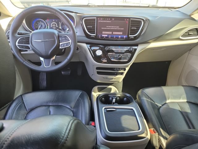 Used 2022 Chrysler Pacifica Touring-L FWD image 14