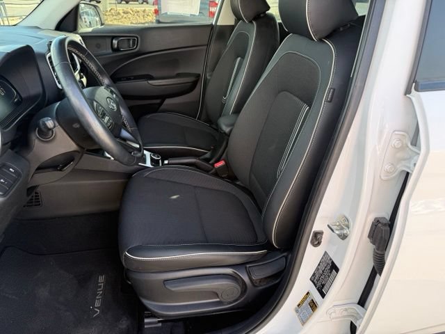 Used 2024 Hyundai Venue Limited FWD image 31