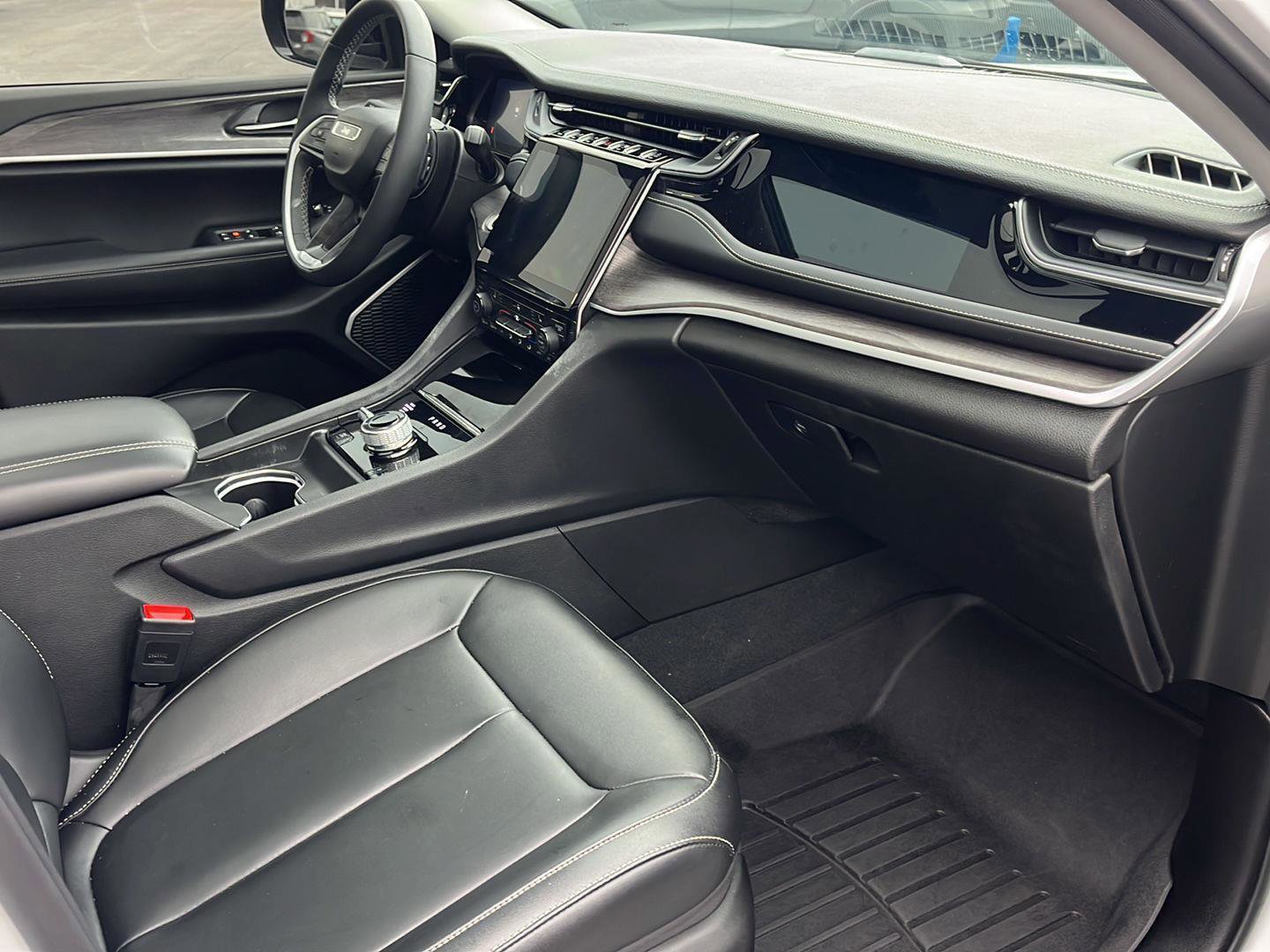 Used 2024 Jeep Grand Cherokee Limited 4xe image 13