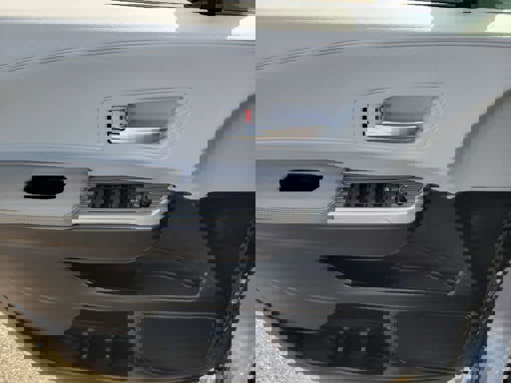 Used 2025 Toyota Sienna XLE image 20