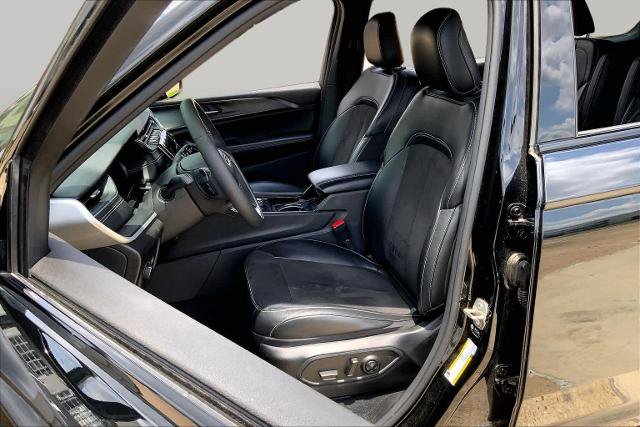 Used 2023 Jeep Grand Cherokee L Laredo RWD image 7